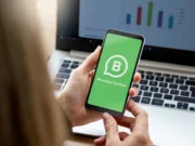 How to Use WhatsApp for Business Small business using WhatsApp to communicate with customers
