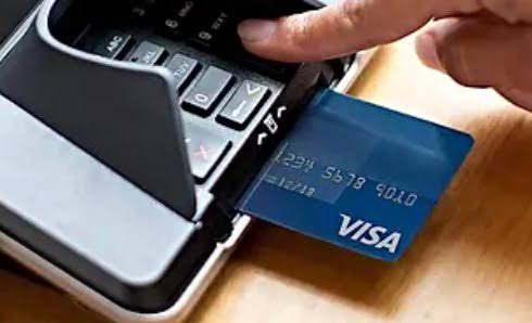 Debit Card vs Credit Card: What Is the Difference? Comparison between a debit card and a credit card